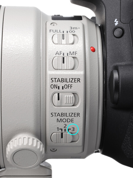 <strong class="">レリーズ時のみ作動するISモード3</strong><br class="">レンズを振ったときの遅れや揺り戻しが気になる場合に、レリーズ時のみ手ブレ補正を行う「ISモード3」を搭載