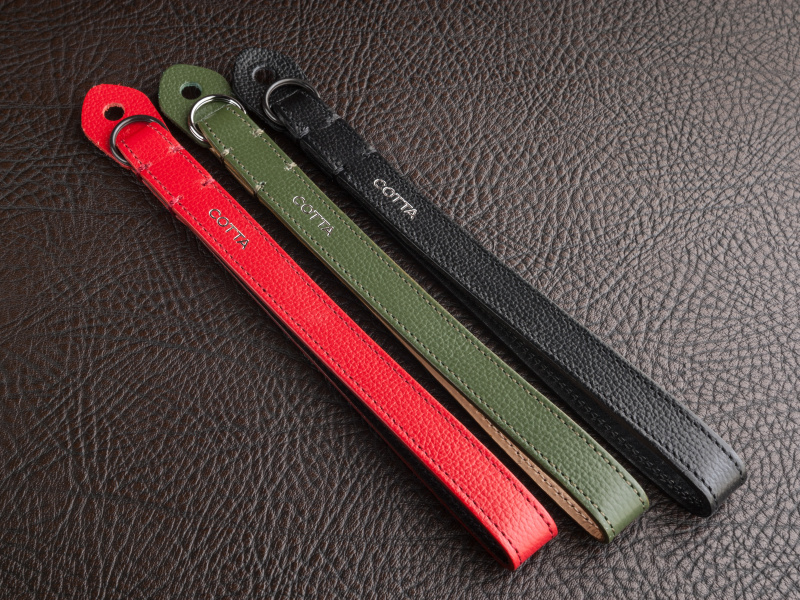 同素材を使ったレザーハンドストラップもラインアップ。GM5以外にも装着できる