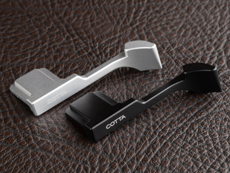 サムレストはシルバーとブラック、2色をラインアップしている