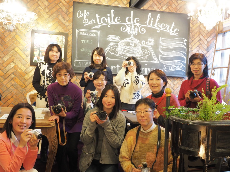 講師の金森玲奈先生と参加者のみなさんでハイ！チーズ♪