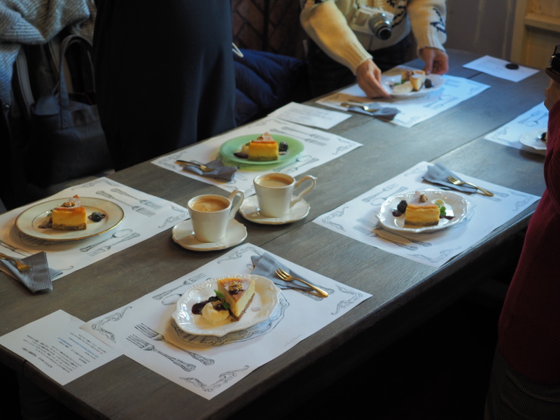 食器もアンティークのものが使われ、一人ひとり違っていました。飲み物は珈琲、紅茶、レモネードから選ぶことができました。