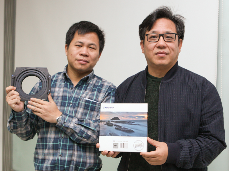 ベンロのトップ劉昊董事長（右）と研究開発マネージャーの陳郁氏