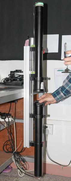 これがコリメーターと呼ばれる測定装置。平行光線でわずかな解像力の劣化を検知できる