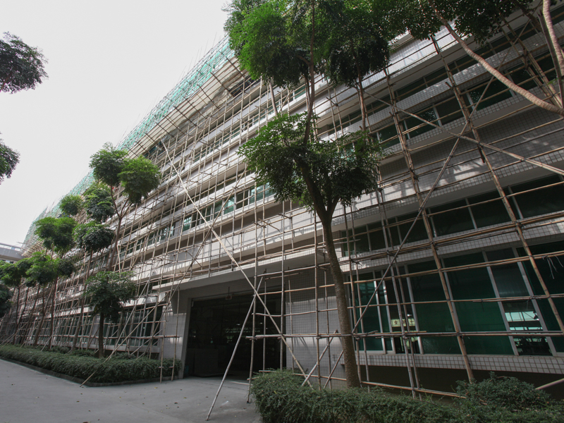 見学した本社工場ではちょうど建物を増築する工事を行っていた。2桁成長を実感させるものだ