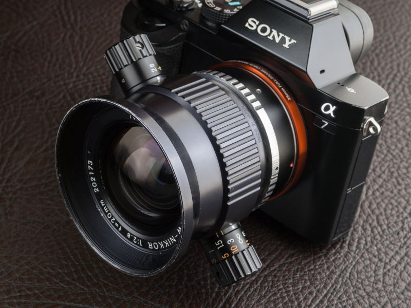 <a class="" href="http://www.nocto.jp/shopdetail/000000000838/009/X/page1/recommend/" target="blank">UW-ニッコール20mm F2.8の改造は、ノクトにて税込3万2,400円</a>。グリップを握りやすいようにあえてダイヤルを傾けてある