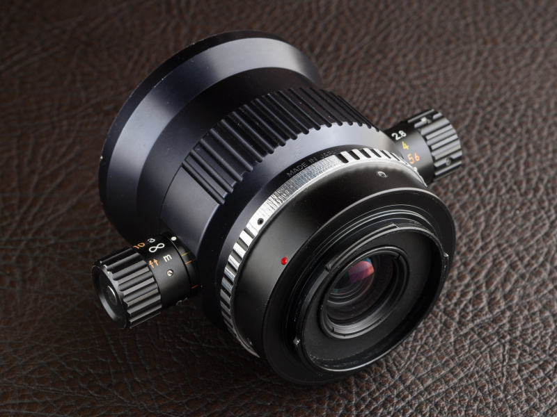 ソニーEマウントに改造し、α7シリーズなどにダイレクトに装着できる