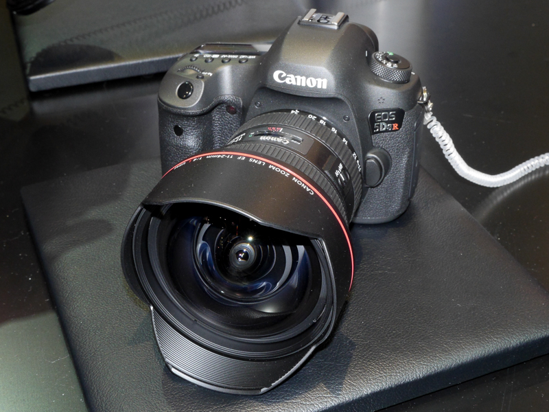 EF11-24mm F4 L USMを手に取る人も多かった