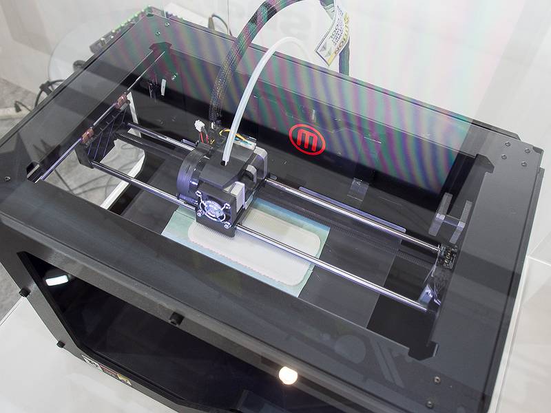 3Dプリンターでの実際の制作の様子が見られる