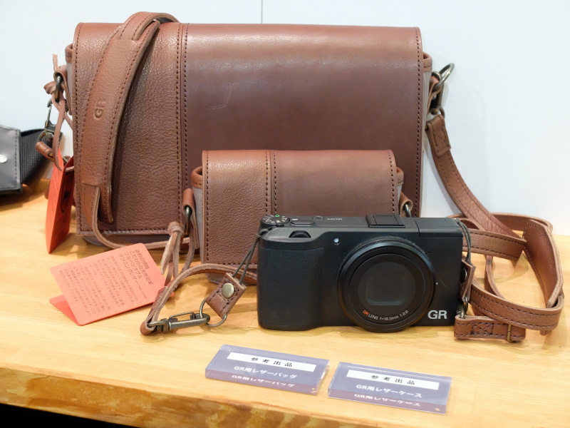 GR用のレザーアイテム。発売に向け、来場者の反応を見たいとのことだった