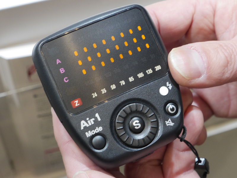 こちらは照射角（ズーム機能）を設定しているところ。24-200mmでグループ別に設定可能