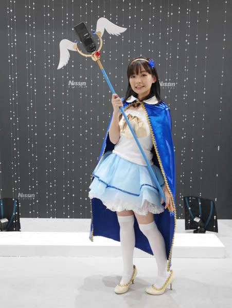 ブースにはストロボの精、Di700Aちゃんも登場。ニッシンジャパンのオリジナルキャラクターだそうです。持っている魔法の杖にはストロボが！