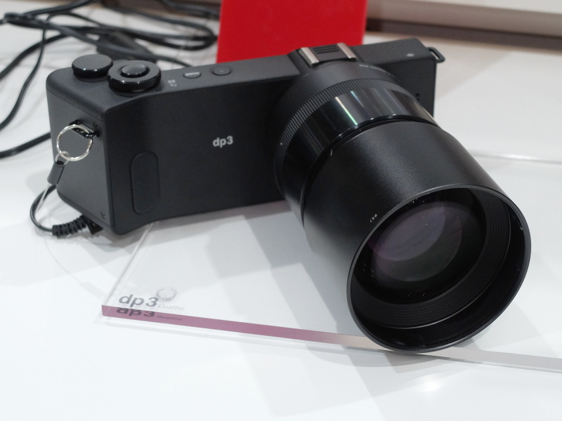 専用テレコン装着で90mm相当の画角になる