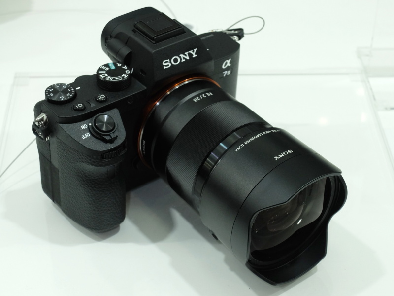 ウルトラワイドコンバーター。21mm F2.8になる