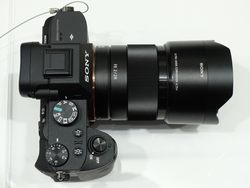 ウルトラワイドコンバーター。21mm F2.8になる