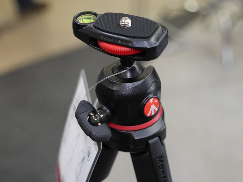 自由雲台を備える