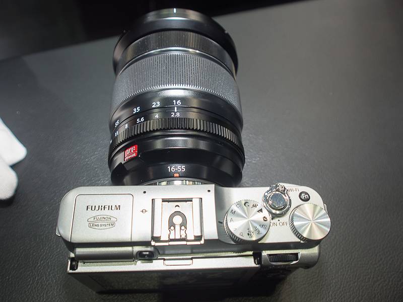 X-A2の背面と上部