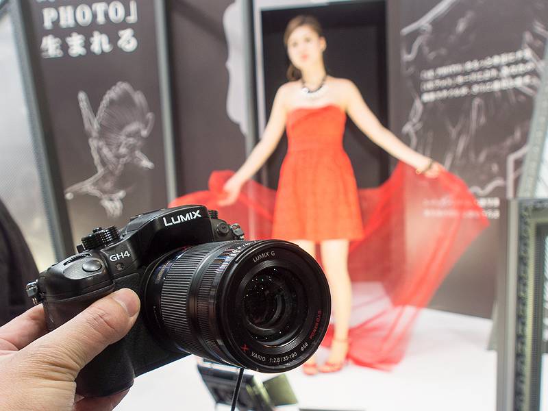 動きのあるモデルを4K PHOTOで撮影するコーナーも