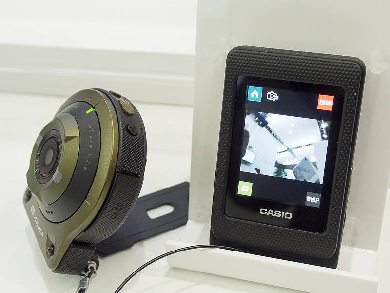 分離させることで、モニタ部をカメラのリモコン的にも使える