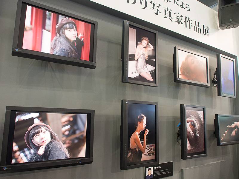 正確な色再現を生かして、日替わりで写真家の作品も展示していた。これは河野英喜氏の作品