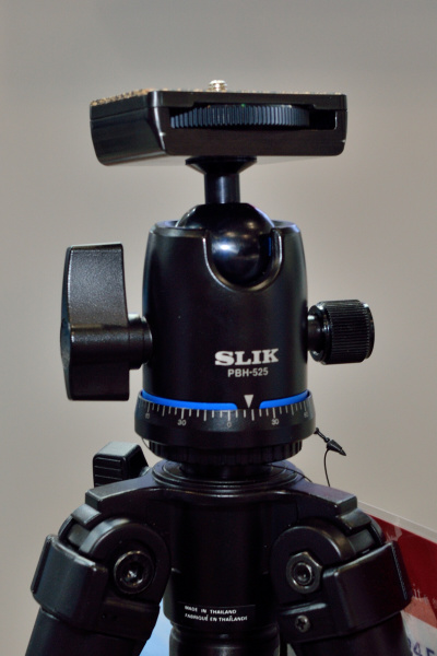 中型自由雲台「PBH-25」はボール精度を高めて、左右のパンずれを大幅になくした