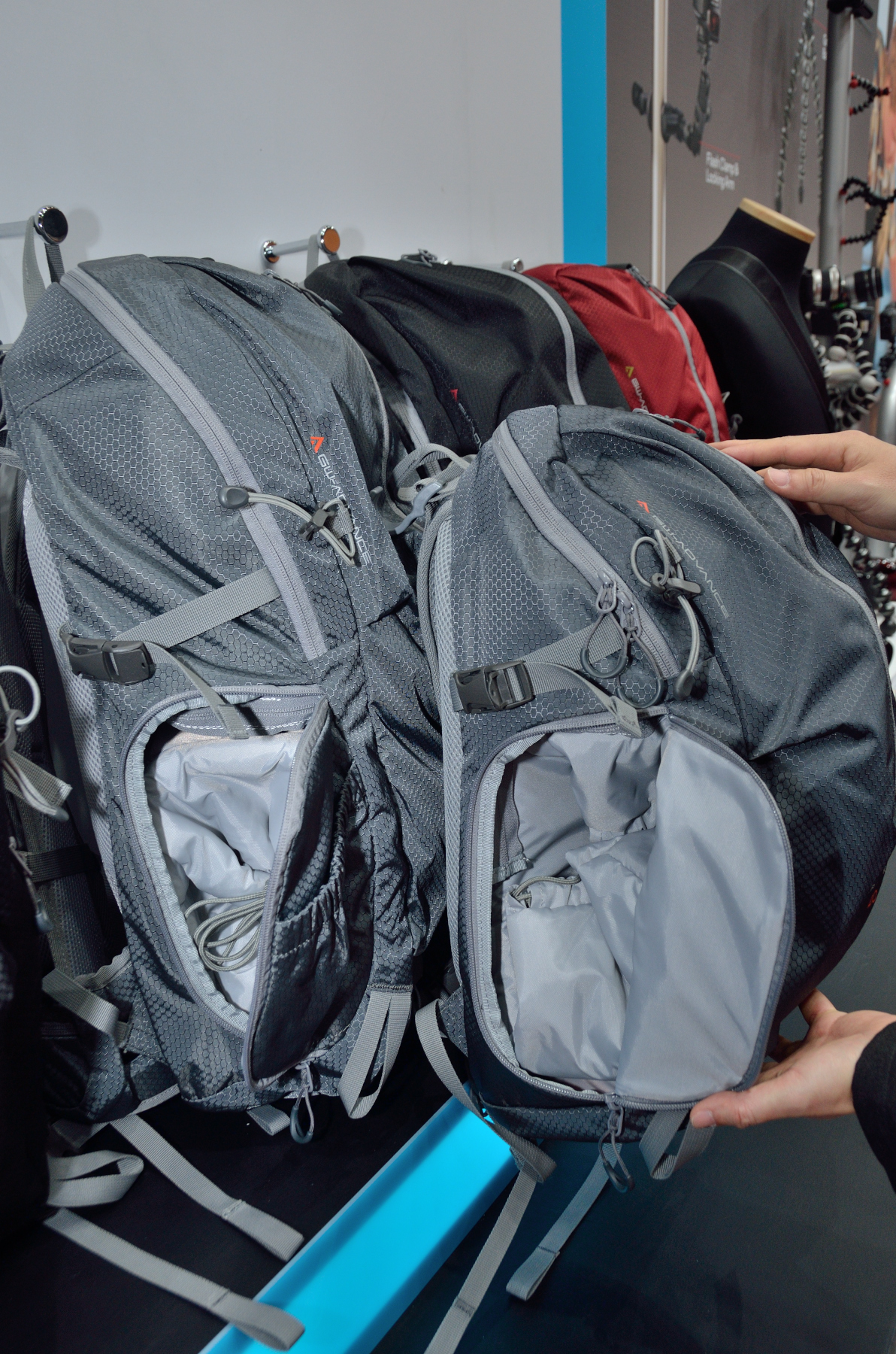 既発売のPEAK26と比べたところ。上部の容量を減らした。下部の容量は変わらない