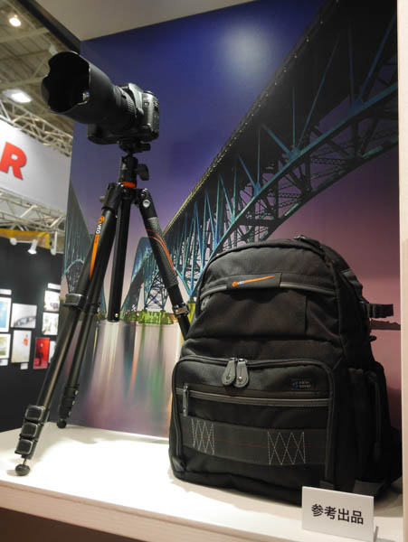 内部にVEOを収納できるリュックを参考出品