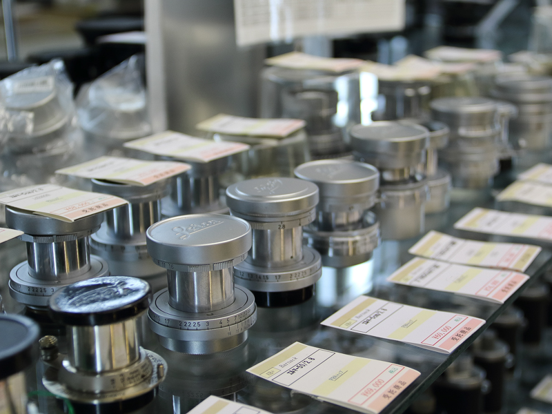 ライカのLマウントレンズは価格のこなれたものが多く、オールドレンズ入門用としても最適。ただし、沈胴レンズが多いので、カメラへの装着の際は伸ばしたままの状態にしておくのが好ましいだろう