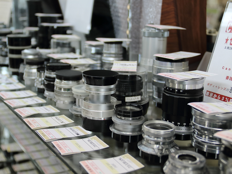 その多くが1970年よりも前につくられているライカ以外のLマウントレンズもオールドレンズにセグメントされる。国内外のメーカーから多数リリースされているが、人気はやっぱりニコンとキヤノンだ