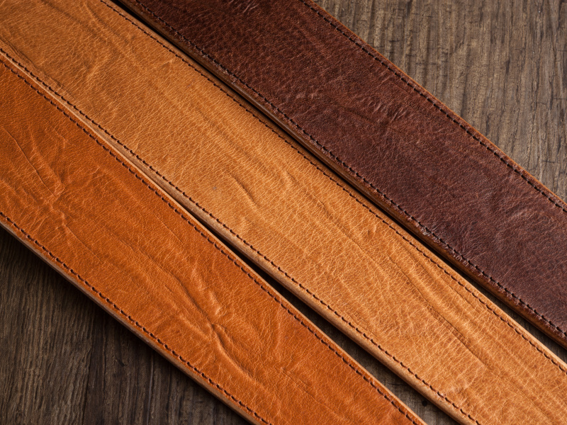 シロッコや絞り加工による大きなシボが特徴だ。3色のカラーバリエーションを用意する