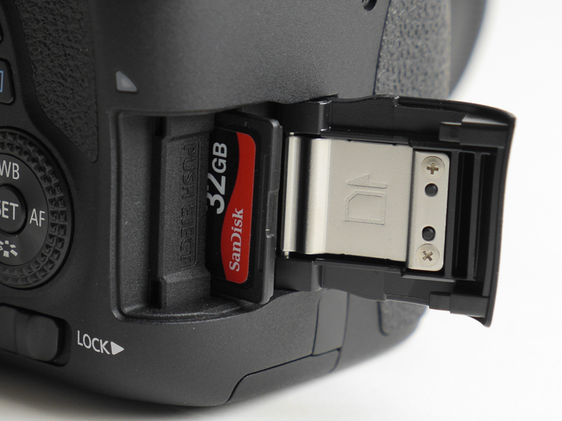 記録メディアスロット