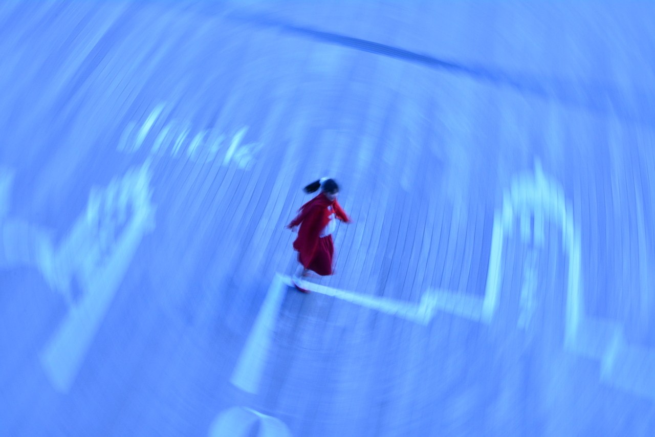 受賞作「少女の願い」は、被写体を造形的に切り取ることで少女の内面を抽象的に表現したカラー3点