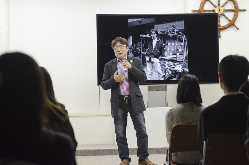 人を撮る際の声かけの例など、具体的な体験を交えて人物撮影のヒントも教えてくれました。