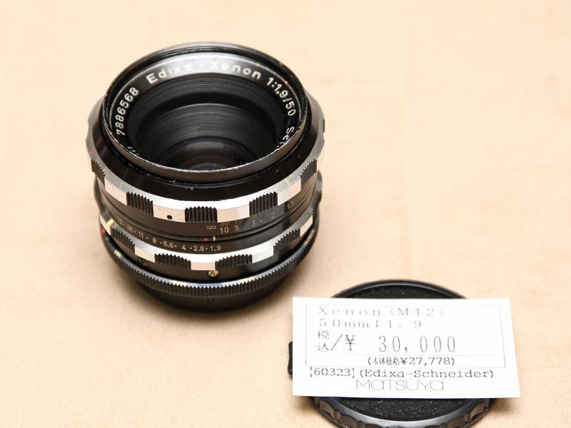 <strong class="">シュナイダー・クロイツナッハXenon 50mm F1.9</strong><br class="">シュナイダーはカールツァイスと双璧を成すドイツの光学メーカー。かつて35mmカメラ用のレンズを多数展開しており、本レンズもそのような時代にリリースされたものである。レンズは半自動絞りで、フィルター径49mmとする。（ムサシ商会）