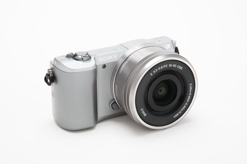 トップ面と斜めの面の明暗差がないため、メリハリがなく立体感が乏しい印象になっています。トップライトの位置を変えて調整します