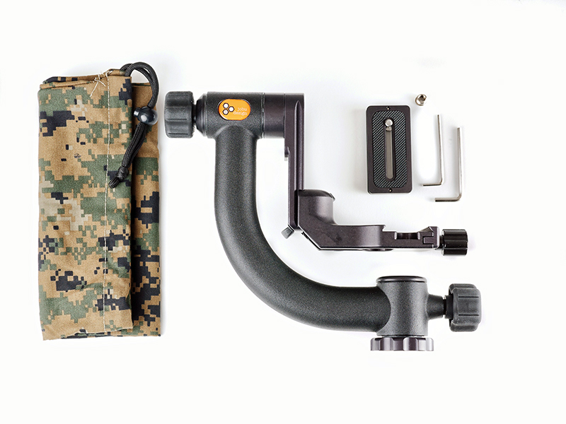 小型望遠レンズやカメラボディで利用する小型レンズプレート（SF-NXKレンズプレート）が付属