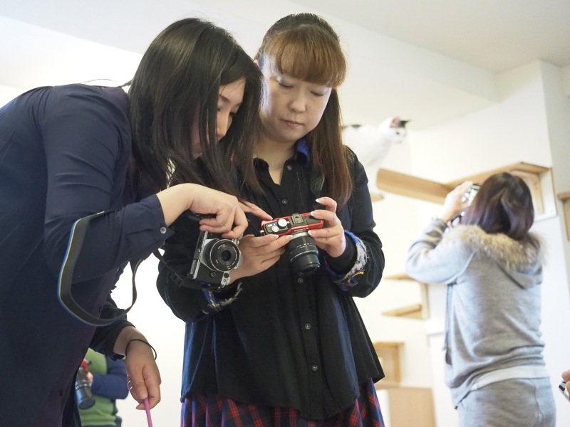 参加者は自分の撮りたいイメージがわからないときは先生に聞いて、アドバイスをもらいました。