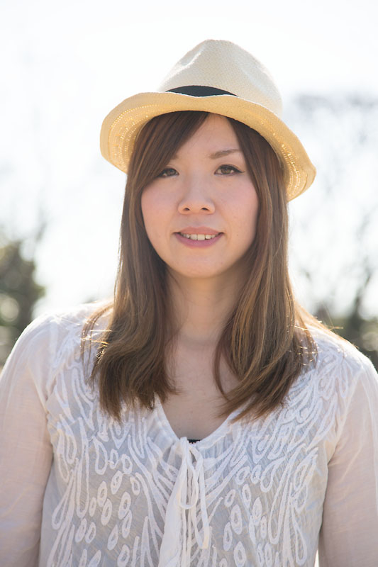 露出補正を＋側にして撮影しています。人物だけでなく全体が明るくなり、ふんわりとしたやわらかい印象になります