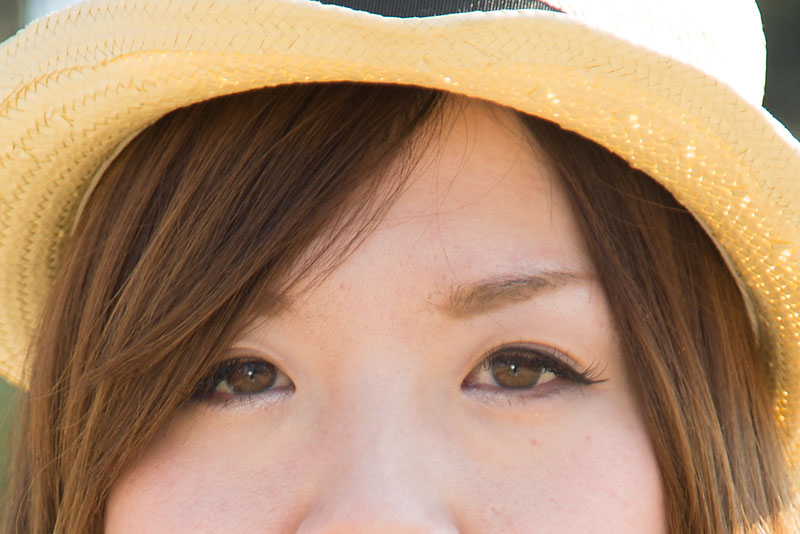 日中シンクロをしたストロボによって、瞳にアイキャッチが入っています