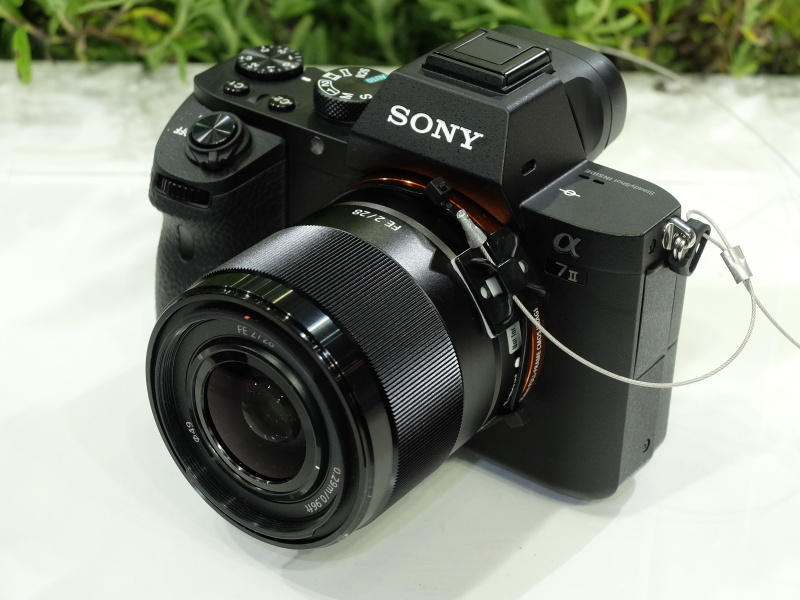 FE 28mm F2（写真はCP+2015のソニーブースより。以下同）