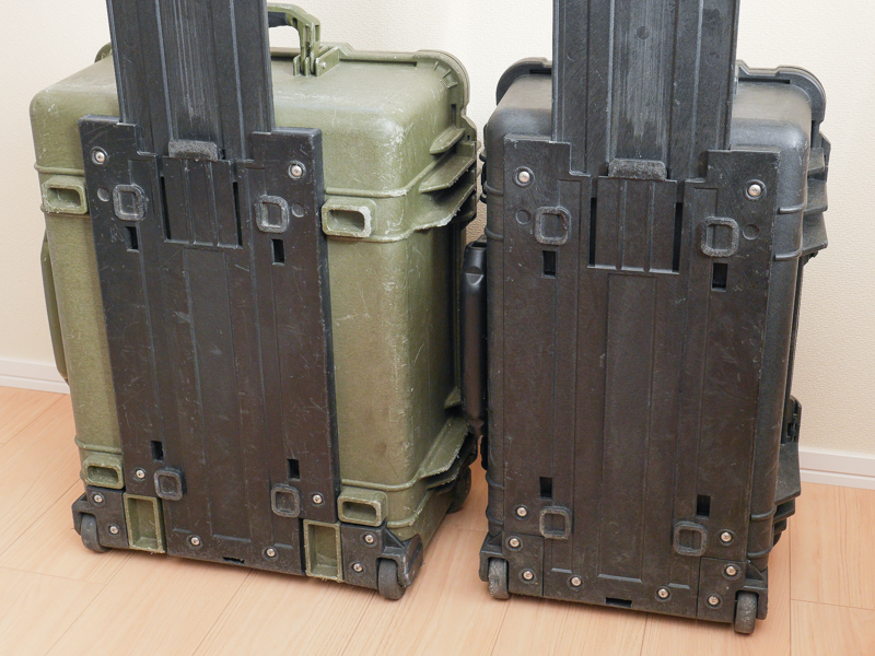 いかにも無骨な、実利に徹したデザイン。いずれも2輪タイプだ