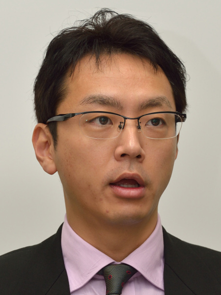 寺尾 健太郎氏<br class="">株式会社ニコン 映像事業部 開発統括部 第二設計部 第三設計課 主幹研究員<br class="">「ニッコールレンズでは6本目となる電磁絞りは、メカ連動方式の絞りより高精度に絞りを制御できるメリットがあります」