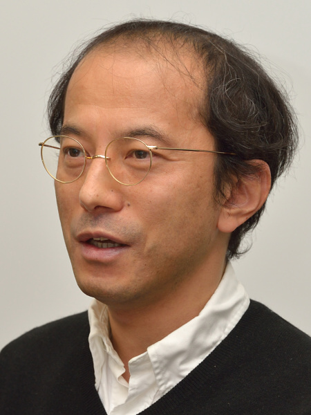 本間 行氏<br class="">株式会社ニコン 映像事業部 開発統括部 第一開発部 第二開発課 主任研究員<br class="">「Capture NX-DのPFフレアコントロールは、光源の輝度の変化や色の情報を解析してPCフレアの有無を判別します」