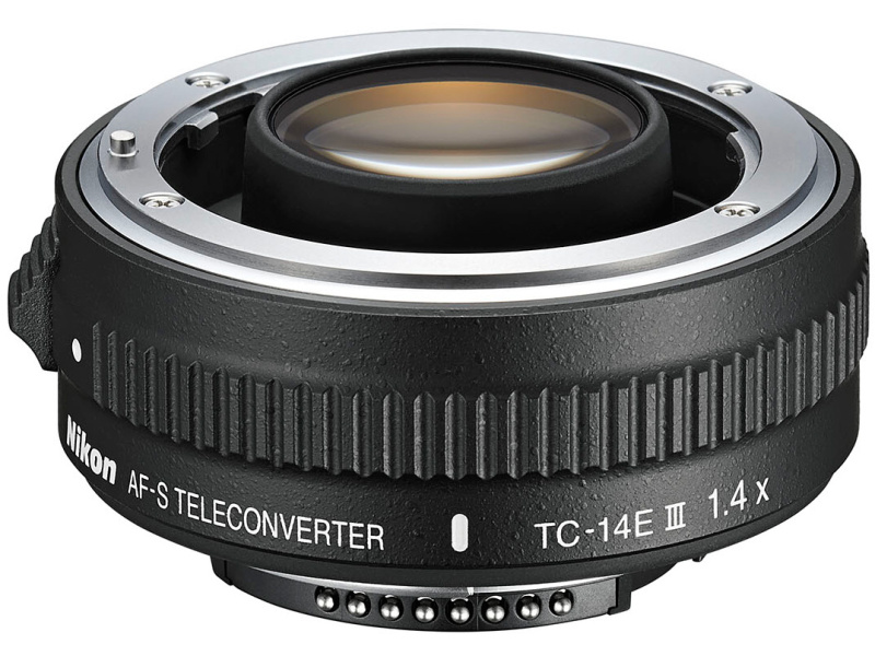 <strong class="">AF-S TELECONVERTER TC-14E III</strong><br class="">絞り環のないG/Eタイプレンズ専用の1.4倍テレコンバーターで、従来のII型よりも色収差や周辺画質の向上が図られているのが特徴。絞りリング設定の伝達機構がなく、旧サンヨンなどのDレンズには使用できない