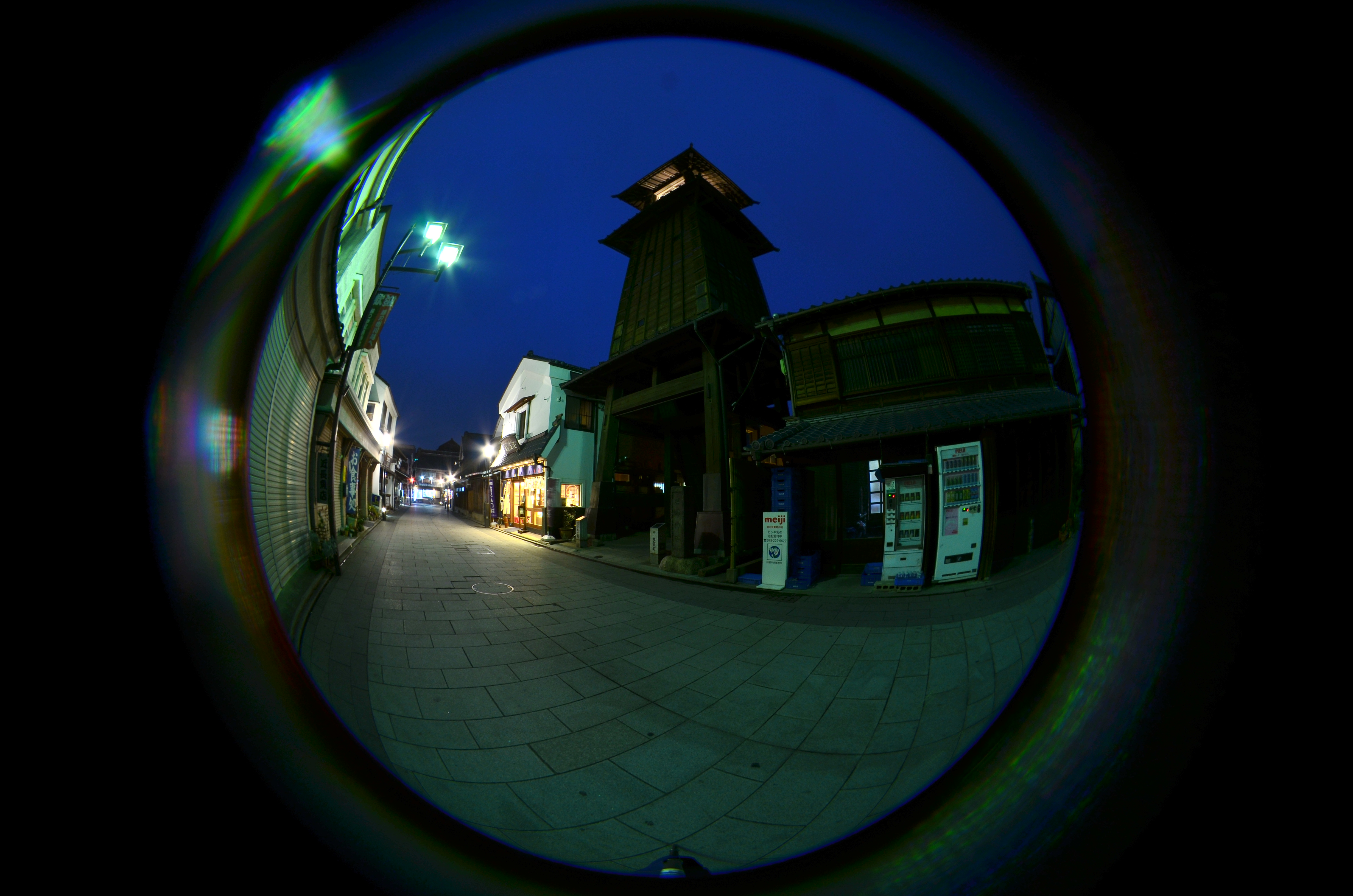 画面四隅までよく見よう。ほんの少しの角度の違いで三脚や自分のつま先が写りこんでしまう。夢中で撮影していて気づきませんでした。とほほ