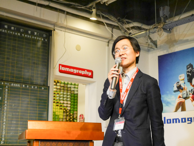 おもいでばこのテーマとして、「写真を見返す喜び」を提示した竹内優氏