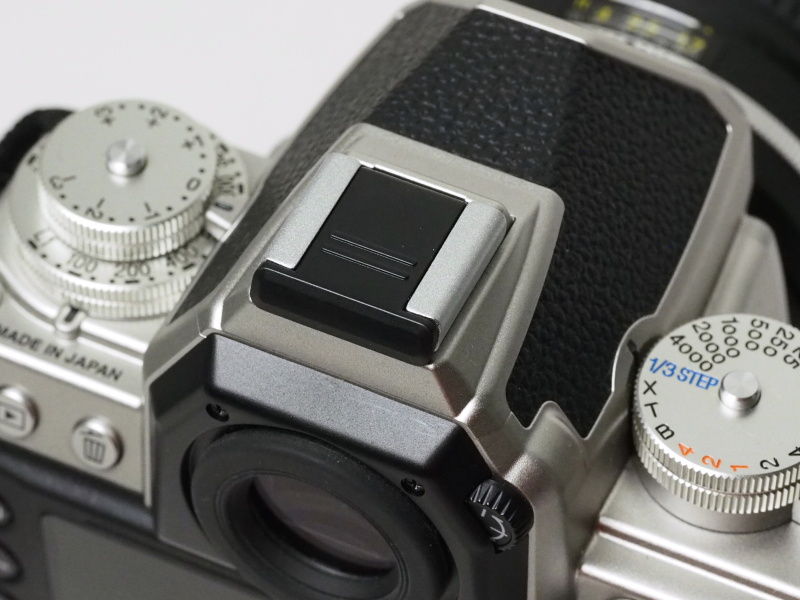 ニコン従来品のシューカバーを付けたところ