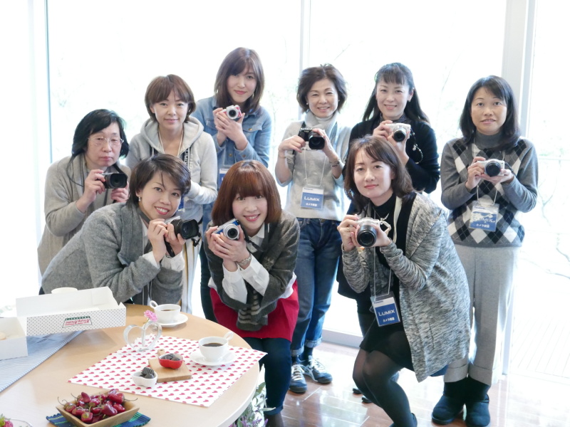 参加者とコムロ先生でハイ、チーズ♪