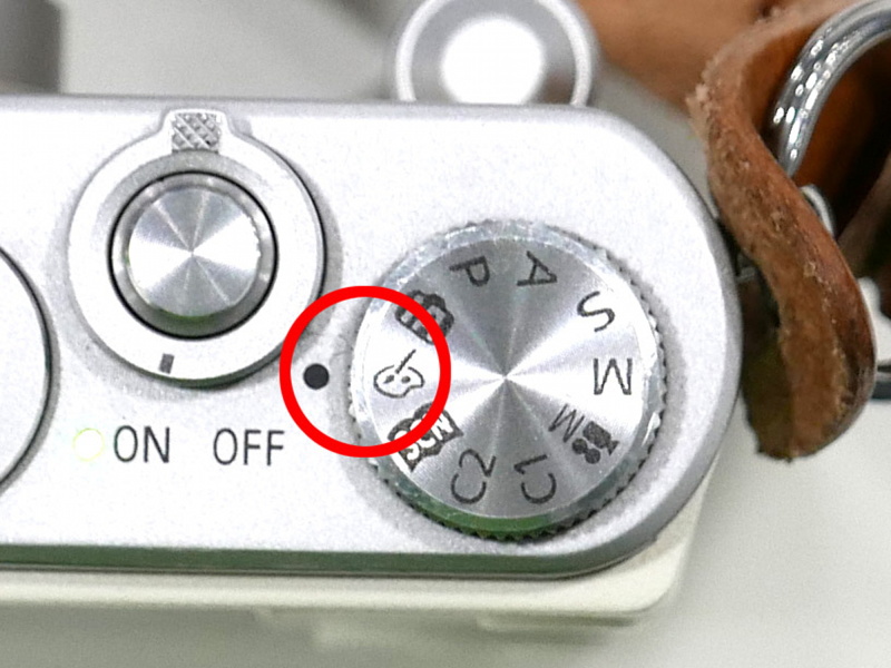 モードダイヤルのパレットマークに設定するとクリエイティブフィルターが使えるようになります。