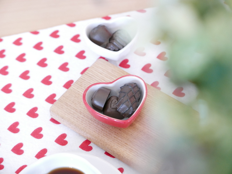 被写体の手前をぼかす前ボケの作り方を学びました。前ボケを作るコツは、前ボケになるものにできるだけ近づき、前ボケになるものと被写体の距離を離します。