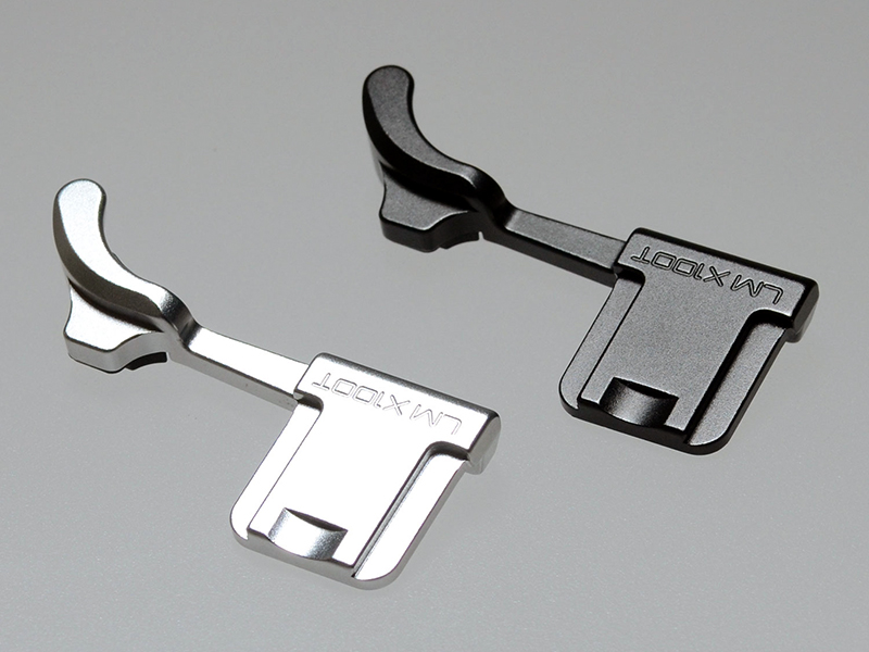 カラーはシルバーとブラックの2種類